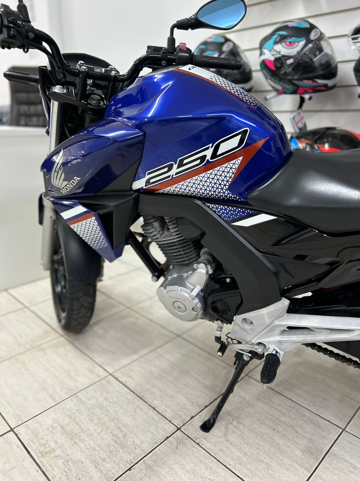 HONDA CB 250 2022