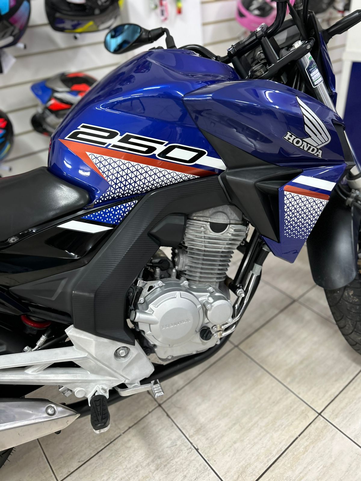 HONDA CB 250 2022